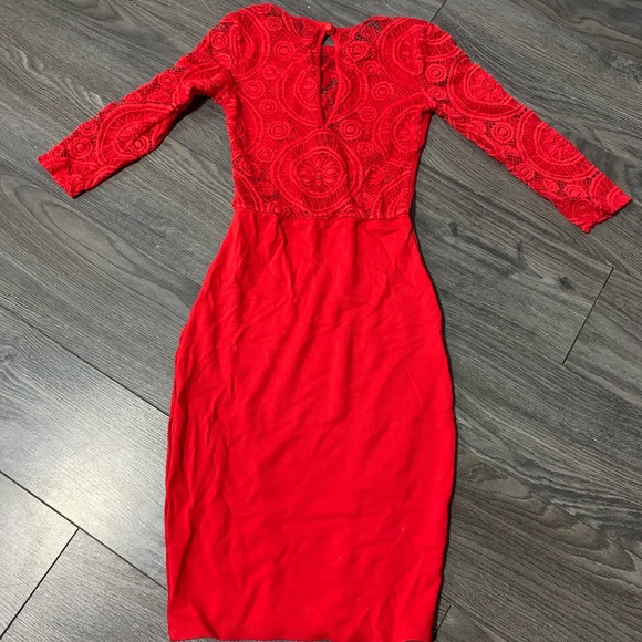 Elegant red dress - Picture 3 of 3